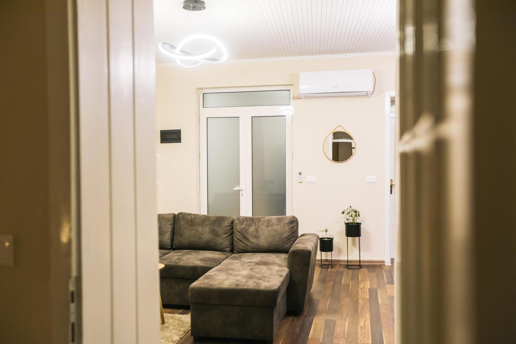 Townsquare Central Apartment Tirana Exterior foto